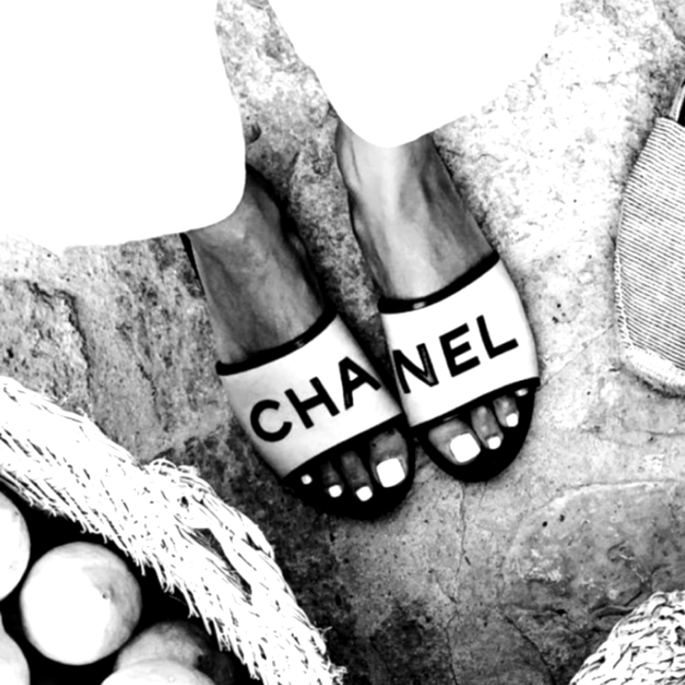 CHANEL😍CC Logo SS19 Leather Slide Mules